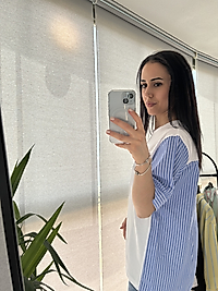 Arkası mavi çizgili tişört